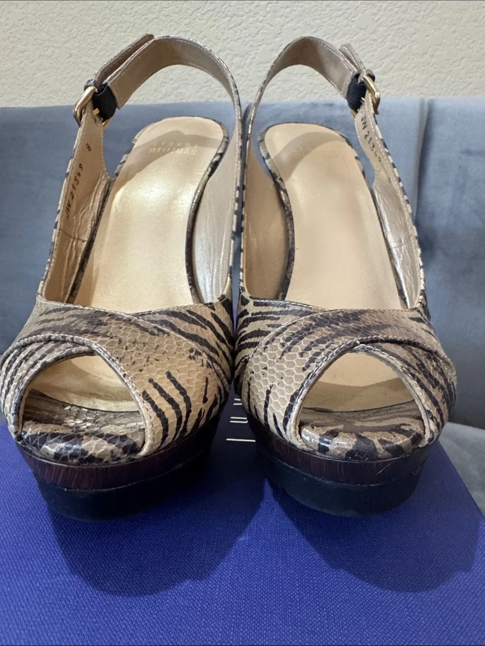 STUART WEITZMAN ZEBRA PLATFORM HEELS. - Picture 4 of 9